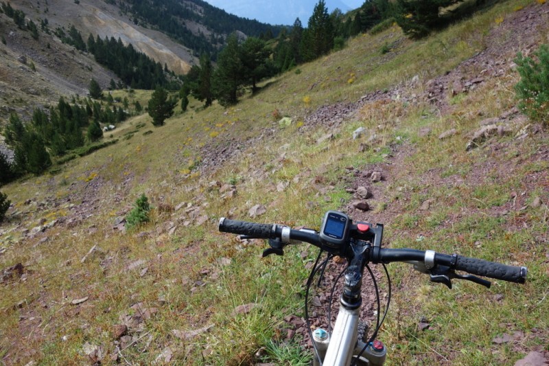 #18 Barranco Salastro : Un peu caillouteux: le "vrai" sentier en à gauche, tout près du torrent Barranco Salastro : Un peu caillouteux: le "vrai" sentier en à gauche, tout près du torrent