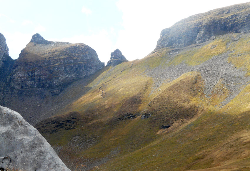 Bientôt au col : Vue sur le col de la Portette et sa raide montée