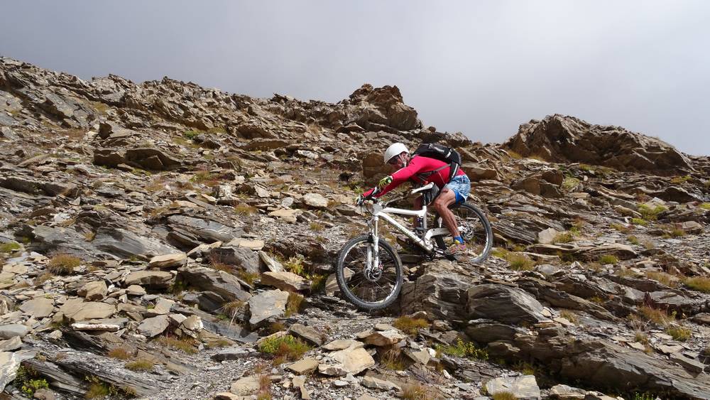 Jean-Louis : petite descente du col de Rougnoux, JL engage