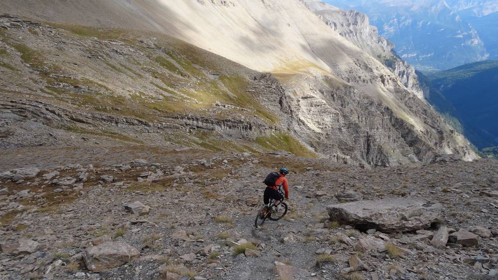 Descente : ça plonge sur le col de Rougnoux