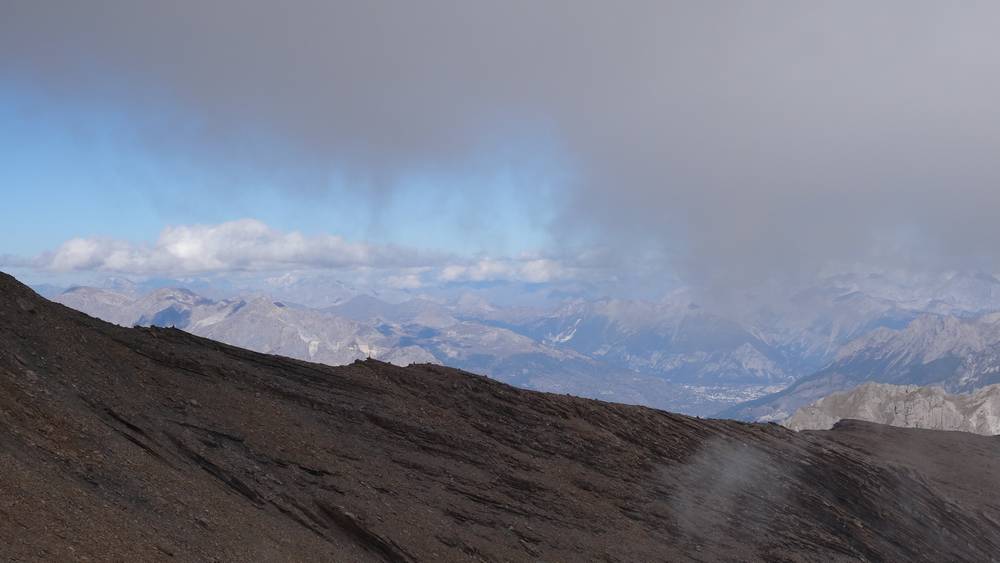 Lucarne : Briançon sous le nuage