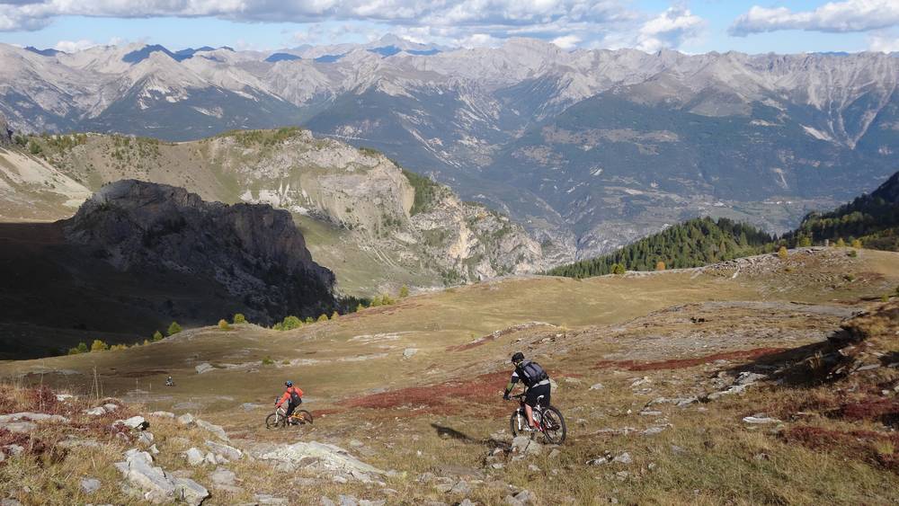 #15 Alpage : col de Tramouillon en toile de fond Alpage : col de Tramouillon en toile de fond