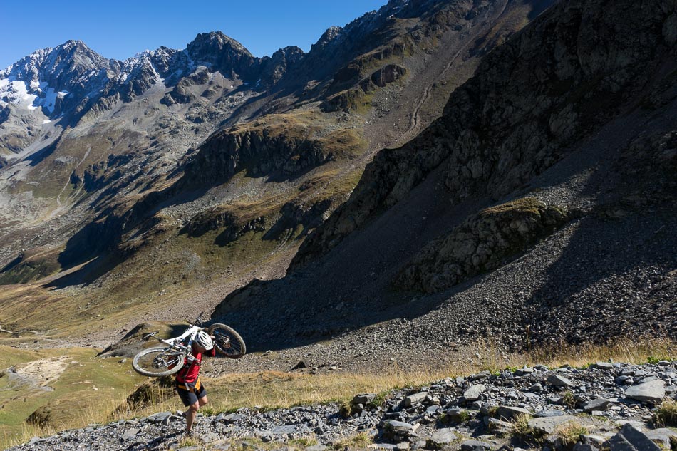 #2 Portage sous le Bonhomme : l Portage sous le Bonhomme : l'autoroute du TMB est déserte