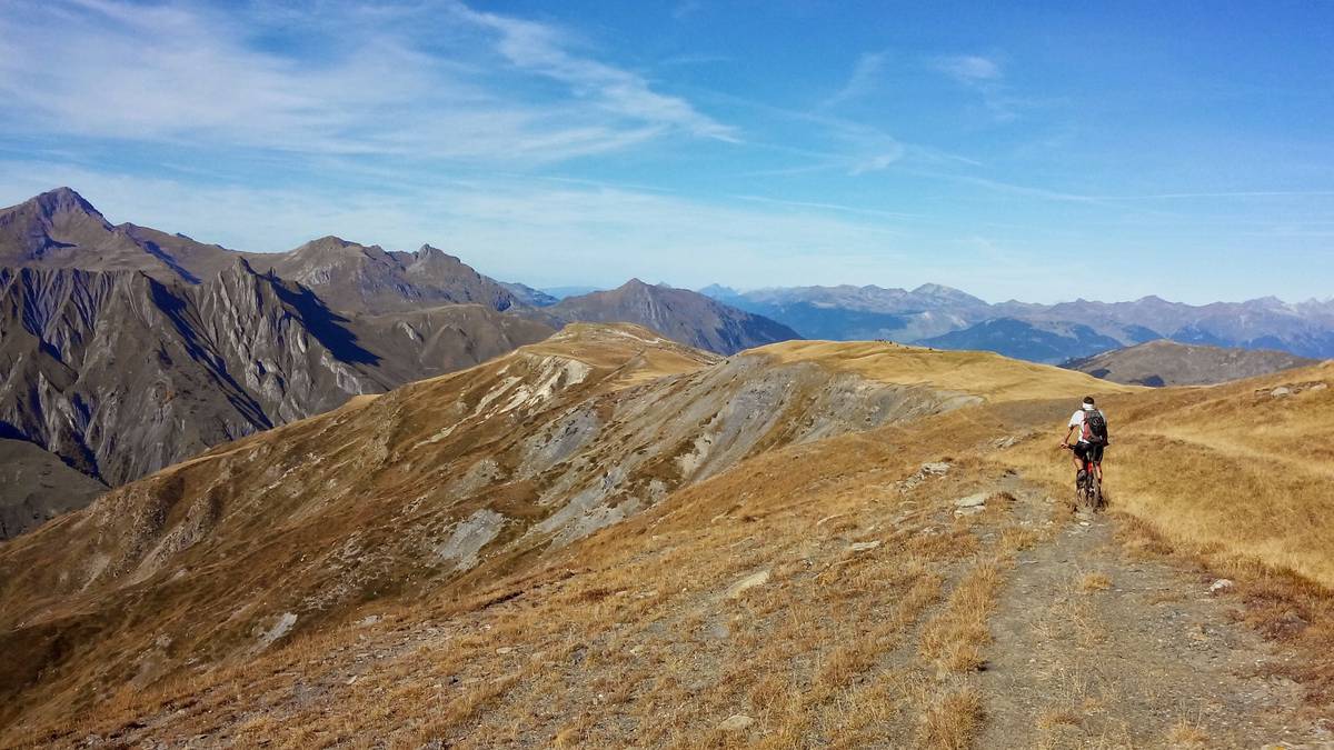 Gael : pointe de la Fenêtre au loin