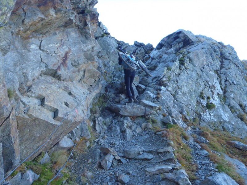 #6 Terminus du TMB. : Endroit où il ne faut pas traîner, chute de blocs. Terminus du TMB. : Endroit où il ne faut pas traîner, chute de blocs.
