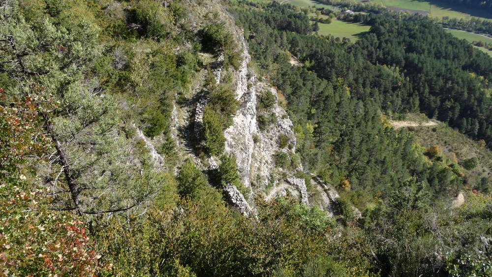 #16 Sentier de l Sentier de l'Echelle : taillé dans la roche