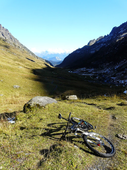 Au bout du Vallon d'Emaney : Bain de soleil avant l'ombre