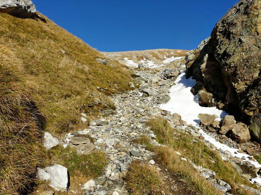 Descente sur le lac d'Emosson : Ça contraste avec la face N ! Un passage NR