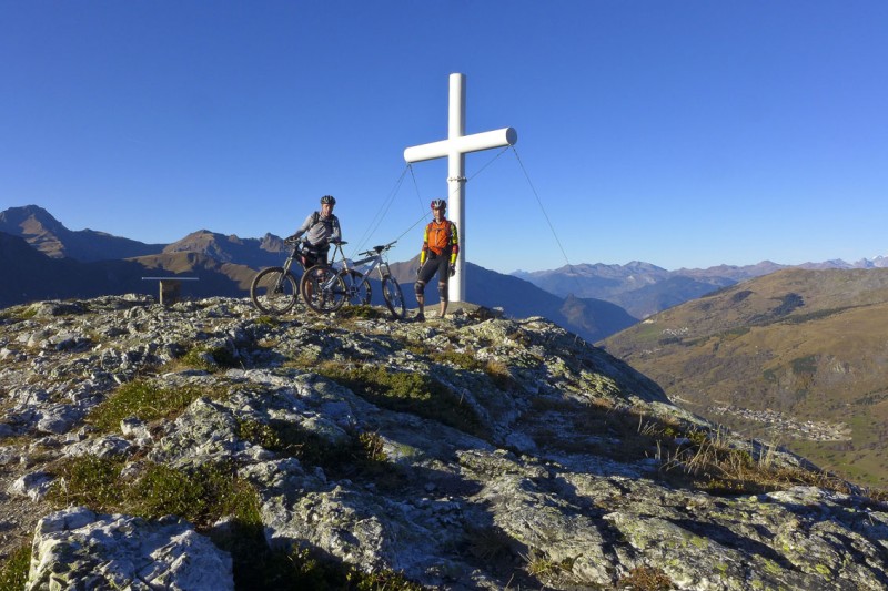 #33 Le Cuchet : Croix des Prisonniers.
On vous salue bien et on espère que cela vous a plu !! A l Le Cuchet : Croix des Prisonniers.
On vous salue bien et on espère que cela vous a plu !! A l'année prochaine peut être ?