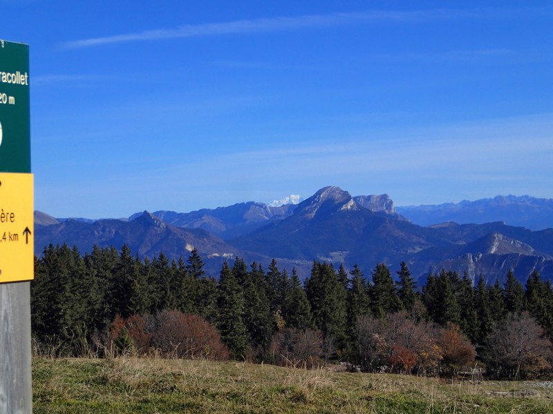 Alignement : Mont Blanc, Chamechaude et Dent de Crolles ...