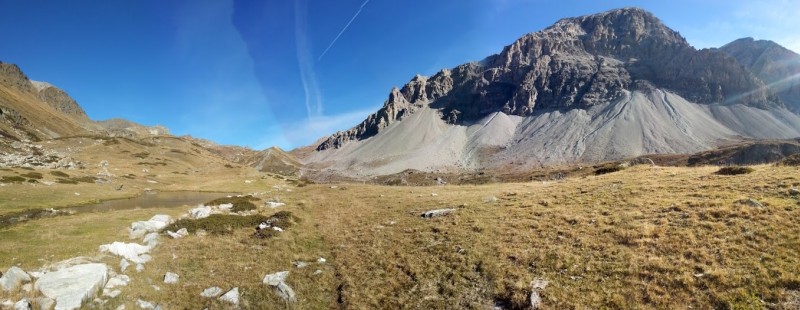 vallée étroite : panoramique