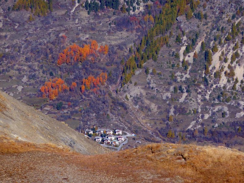 Laurau : Les seules maisons du Monêt' visibles depuis le sommet