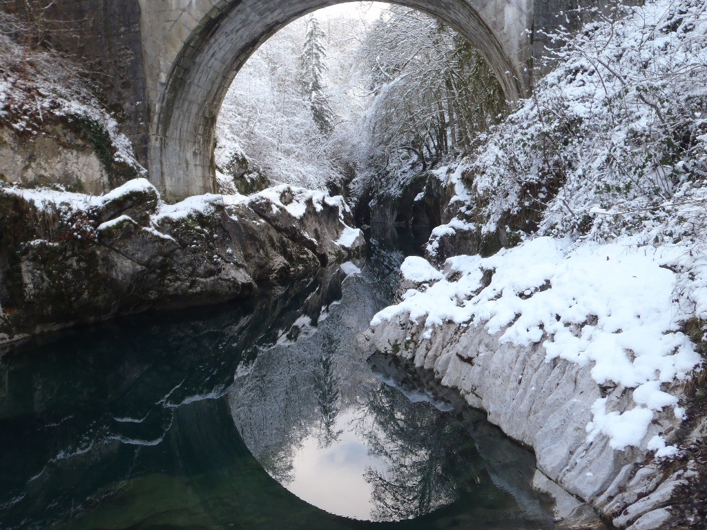Pont du Diable : Endroit au nord, glace vive sur les routes et chemins.