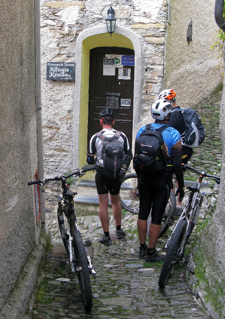 #22 Notre étape du soir au coeur du village de Realdo Notre étape du soir au coeur du village de Realdo