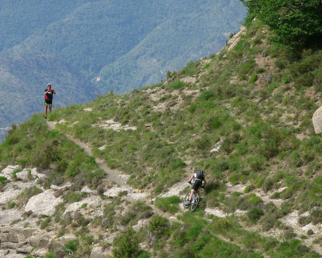 Traversée sous le Mont Tron