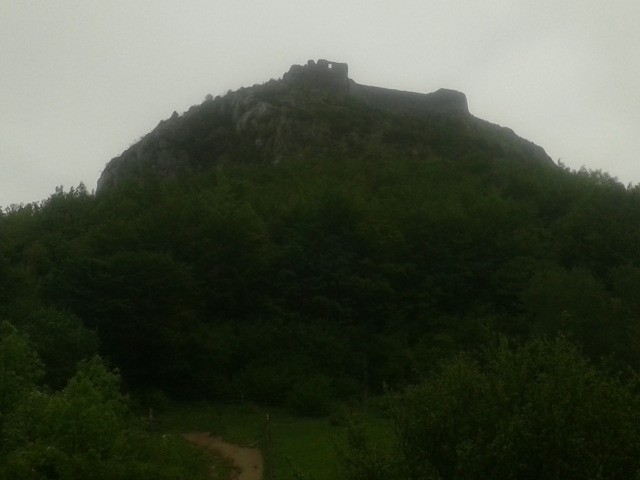 #1 Le château de Montségur sur son pog. Symbole de la résistance Cathare dans les Pyrénées. Le château de Montségur sur son pog. Symbole de la résistance Cathare dans les Pyrénées.