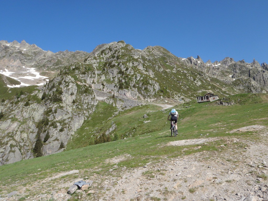 #2 Planpraz : Nous avons fait une pause barres de céréales, sur la droite ambiance travaux publics. Planpraz : Nous avons fait une pause barres de céréales, sur la droite ambiance travaux publics.
