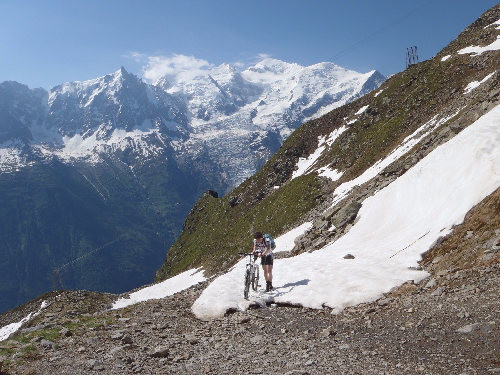 #5 Piste du Brévent : La dernière heure de grimpée et un mélange de poussage portage et de névés. Piste du Brévent : La dernière heure de grimpée et un mélange de poussage portage et de névés.