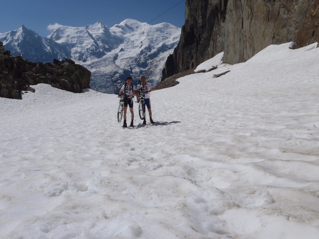 #8 Clocher du Brévent : Deux vététistes perdus, mais souriants ! Clocher du Brévent : Deux vététistes perdus, mais souriants !