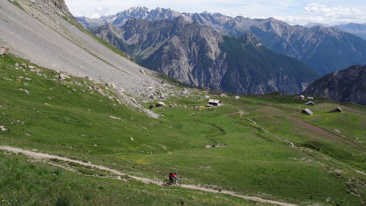 sublime descente directe sur le refuge de Furfande