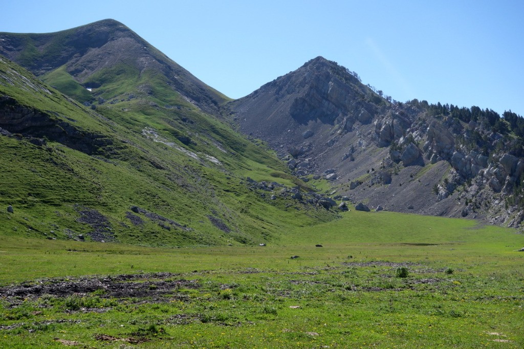 Plana Fonda; à gauche, le Comodoto