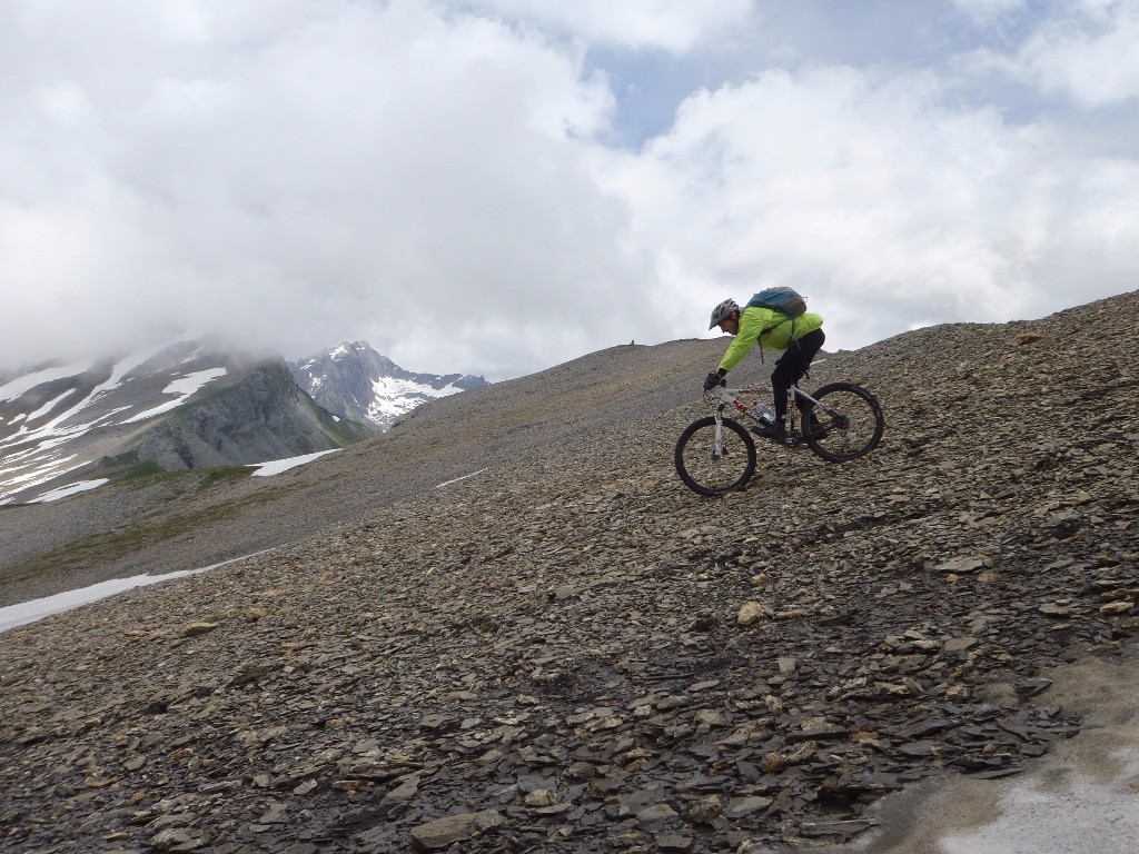 #16 Descente du pierrier de l Descente du pierrier de l'épaule : Une granulométrie idéale pour descendre à VTT.
