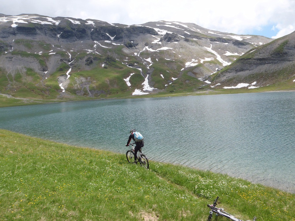 #20 Lac d Lac d'Anterne : Le tour du lac est facile.
