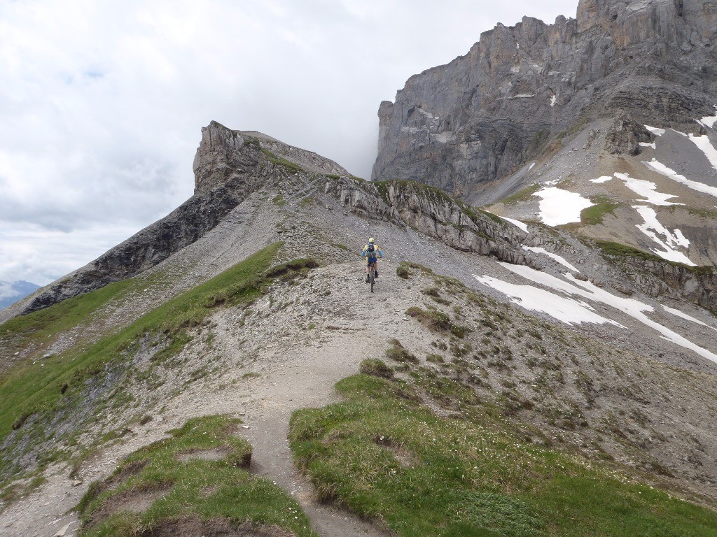 #11 L L'épaule du Col d'Anterne : Nous avons cassé la croute sur la pointe de gauche.