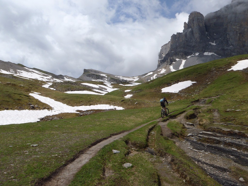 #10 Vue sur le Col d Vue sur le Col d'Anterne : La neige a bien fondu.