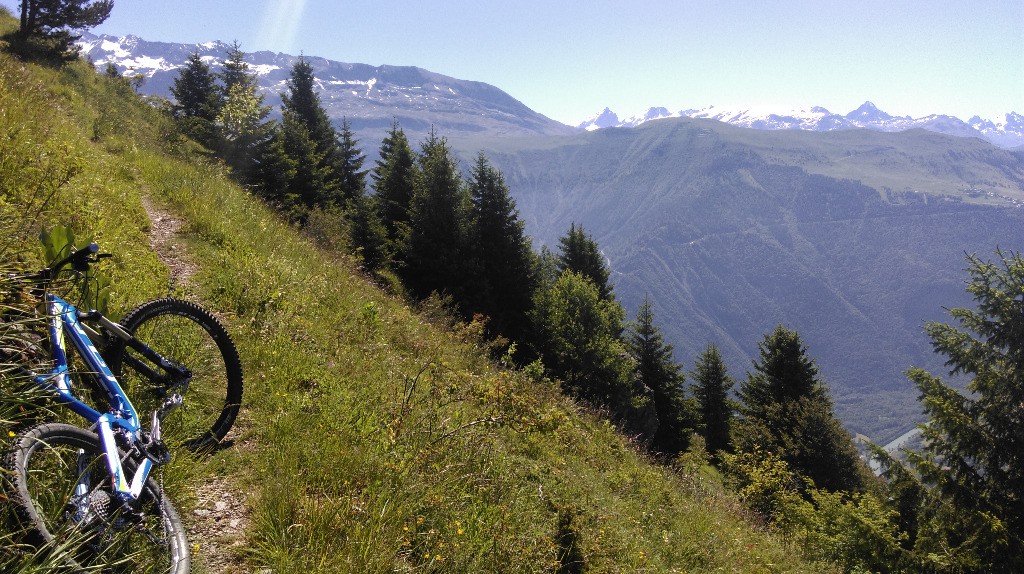 Les Grandes Rousses et L'Oisans au fond