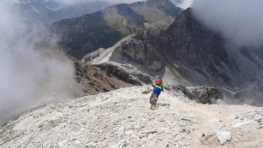 ça plonge sur le Passo di Chersogno