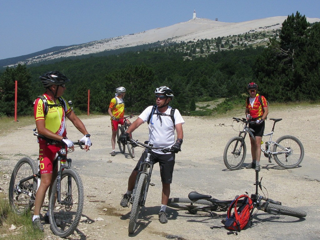 #12 Au croisement avec la route du chalet Reynard. Au croisement avec la route du chalet Reynard.