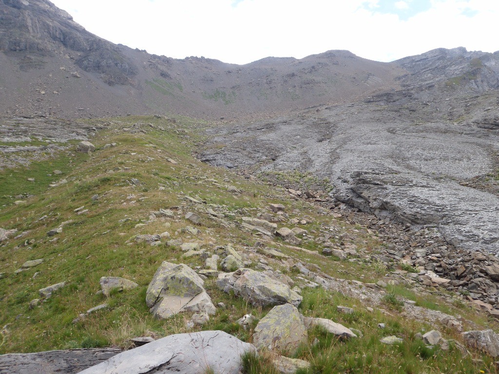 Pendant la grimpée, choisir du quel coté pour la descente : verdures ou dalles?