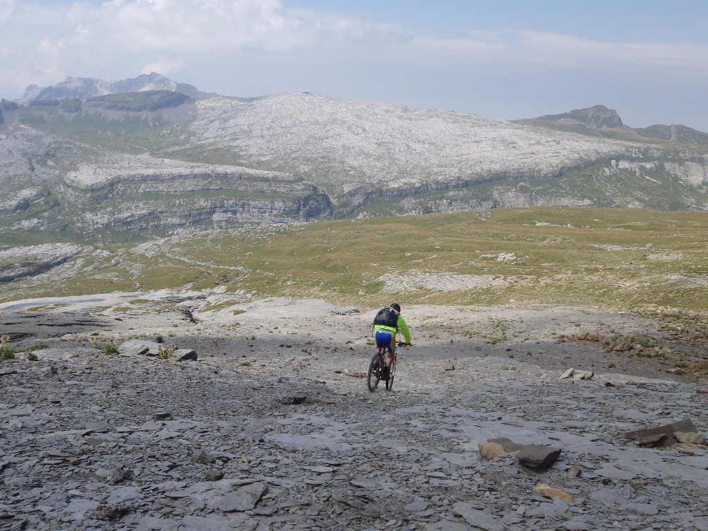 #1 Descendre des dalles c Descendre des dalles c'est de la folie en VTT, je pense refaire cette sortie avec quelques variantes.