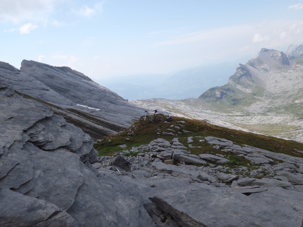 Pointe d'Anterne - 200 m, le dernier carré de verdure.