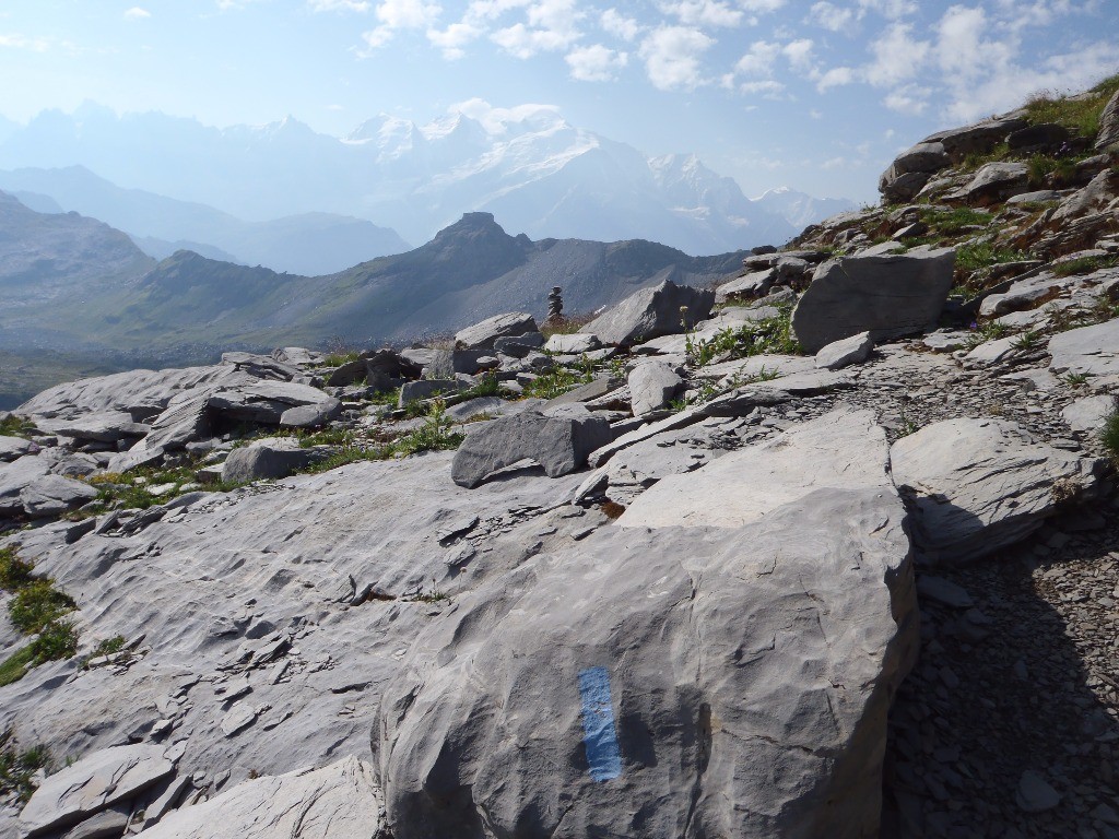 #5 Un marquage plus un cairn. Un marquage plus un cairn.