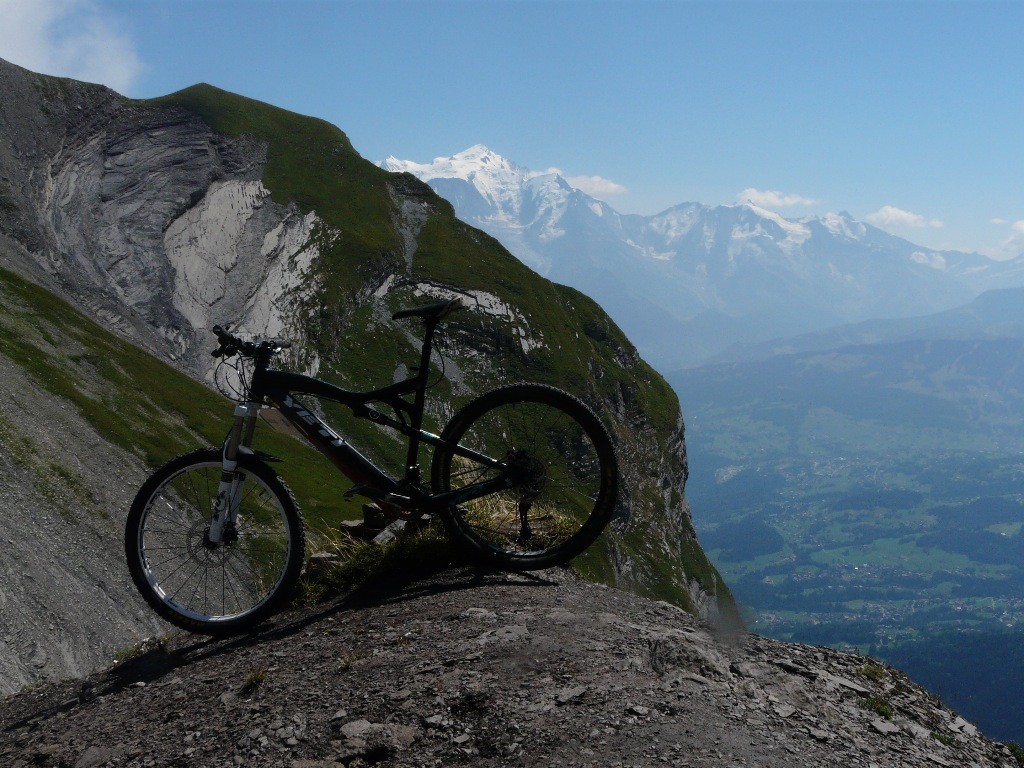 #9 Juste au dessus du col de Doran, le Mont Blanc se laisse apercevoir Juste au dessus du col de Doran, le Mont Blanc se laisse apercevoir