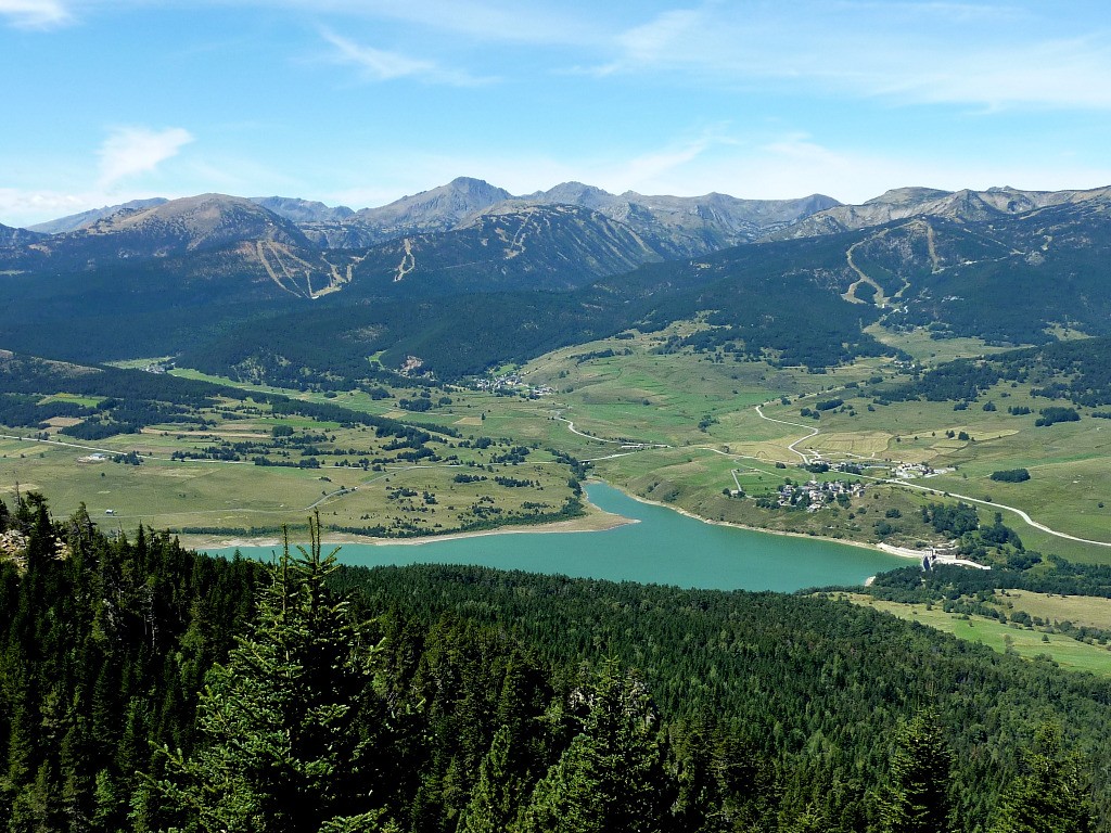 Le paysage s'ouvre en prenant de l'altitude