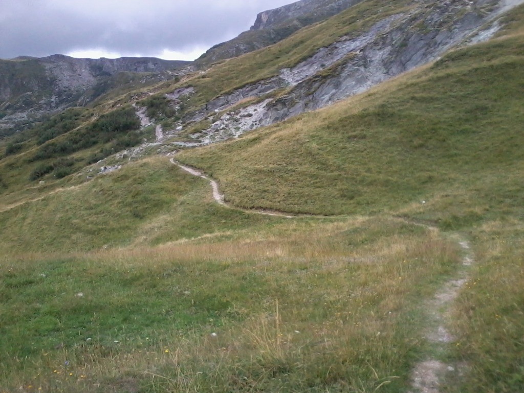 Le sentier après Lachat