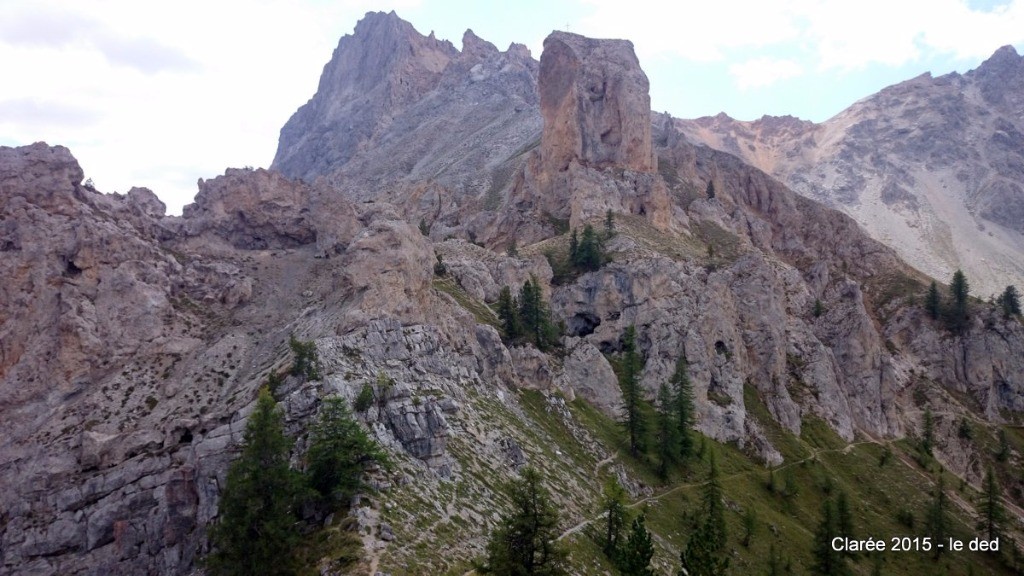 #6 au collu sous le monolithe, le sentier en courbe de niveau au collu sous le monolithe, le sentier en courbe de niveau