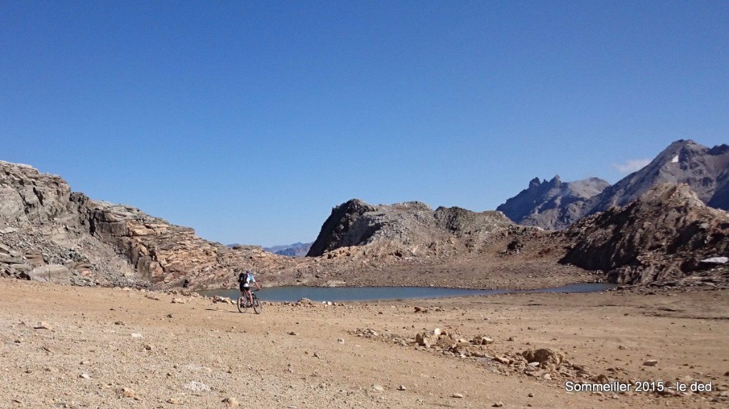 petit lac du col Sommeiller. Il faut en faire le tour par la gauche