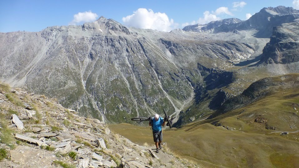 vallon d'Étache en fond