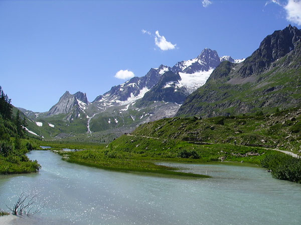#24 Les lacs : Lac de combal précedent le col de de la Seigne Les lacs : Lac de combal précedent le col de de la Seigne