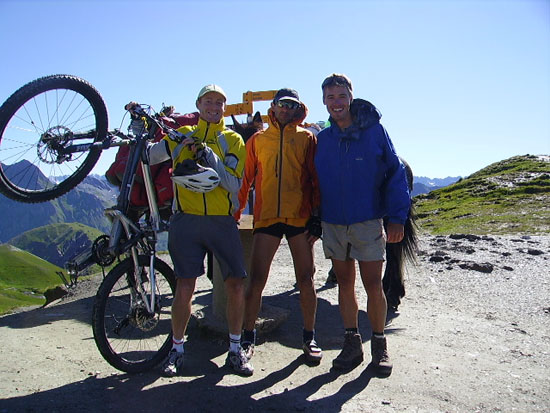 Grand col Ferret : Rencontre au grand col Ferret de Hervé, accompagnateur moyenne Montagne à l'ucpa, spécialiste sur la grande traversée des Alpes.