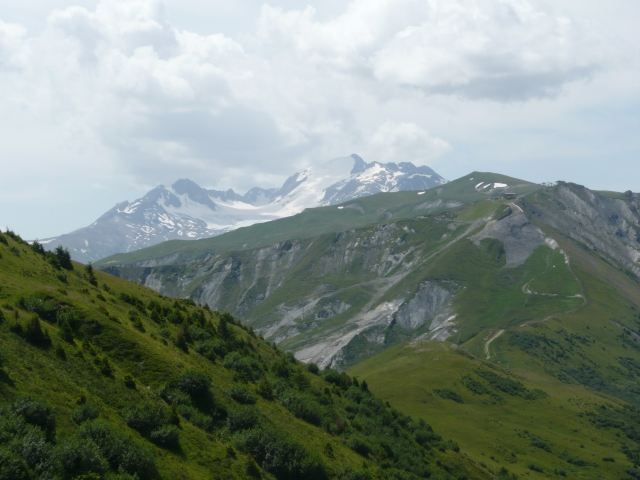 #1 Etendard : Gentille vue du sommet, avec un temps moyen annoncé pour demain... Etendard : Gentille vue du sommet, avec un temps moyen annoncé pour demain...