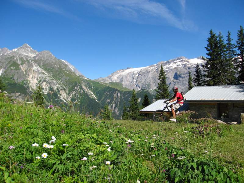 #3 Rocher de Villeneuve : Chalets du Lanchetton Rocher de Villeneuve : Chalets du Lanchetton