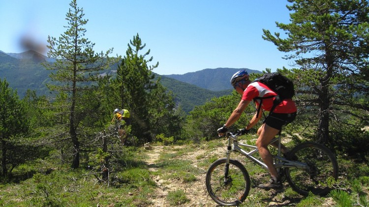 Il fait chaud !! : On dirait le sud dans cette descente sur la route de Grimone