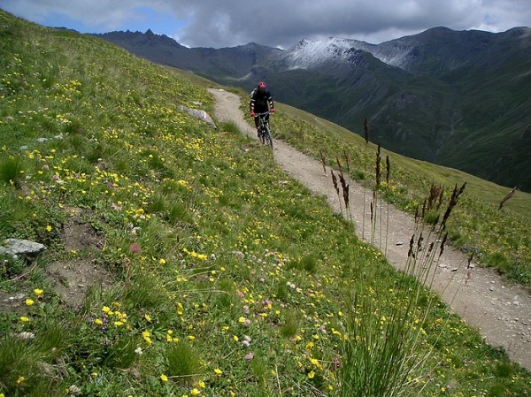 #7 Thures : Au fond, on voit le Col des Thures tout blanc de grêle...!! Thures : Au fond, on voit le Col des Thures tout blanc de grêle...!!