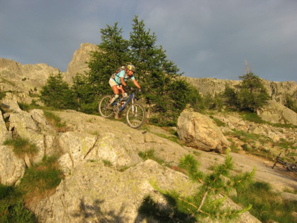 Descente vers Isola2000 : Au Soleil, un final très technique !