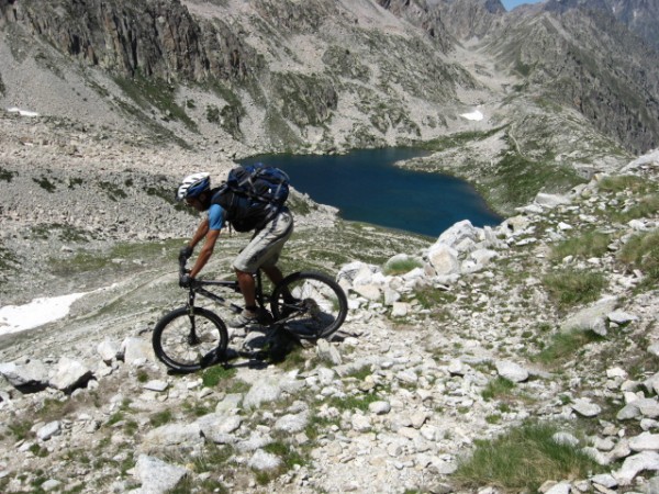 Descente du col de Fremamorta : on approche du lac...